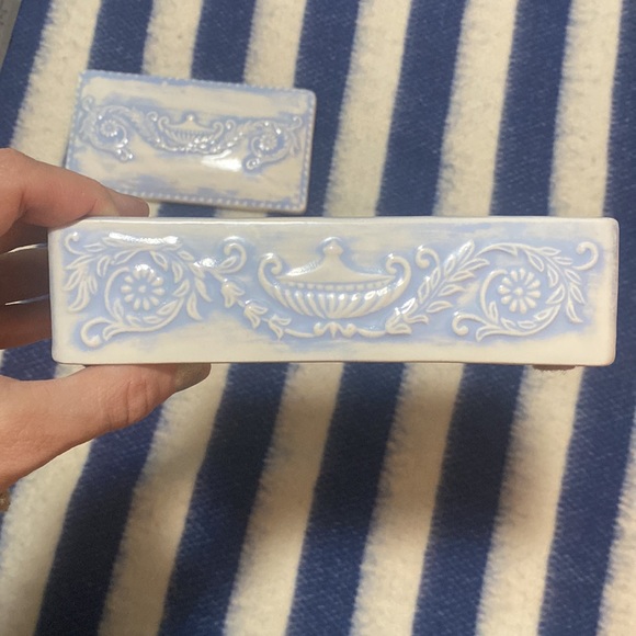Ceramic White & Blue Trinket Box w/ Lid - Picture 10 of 16